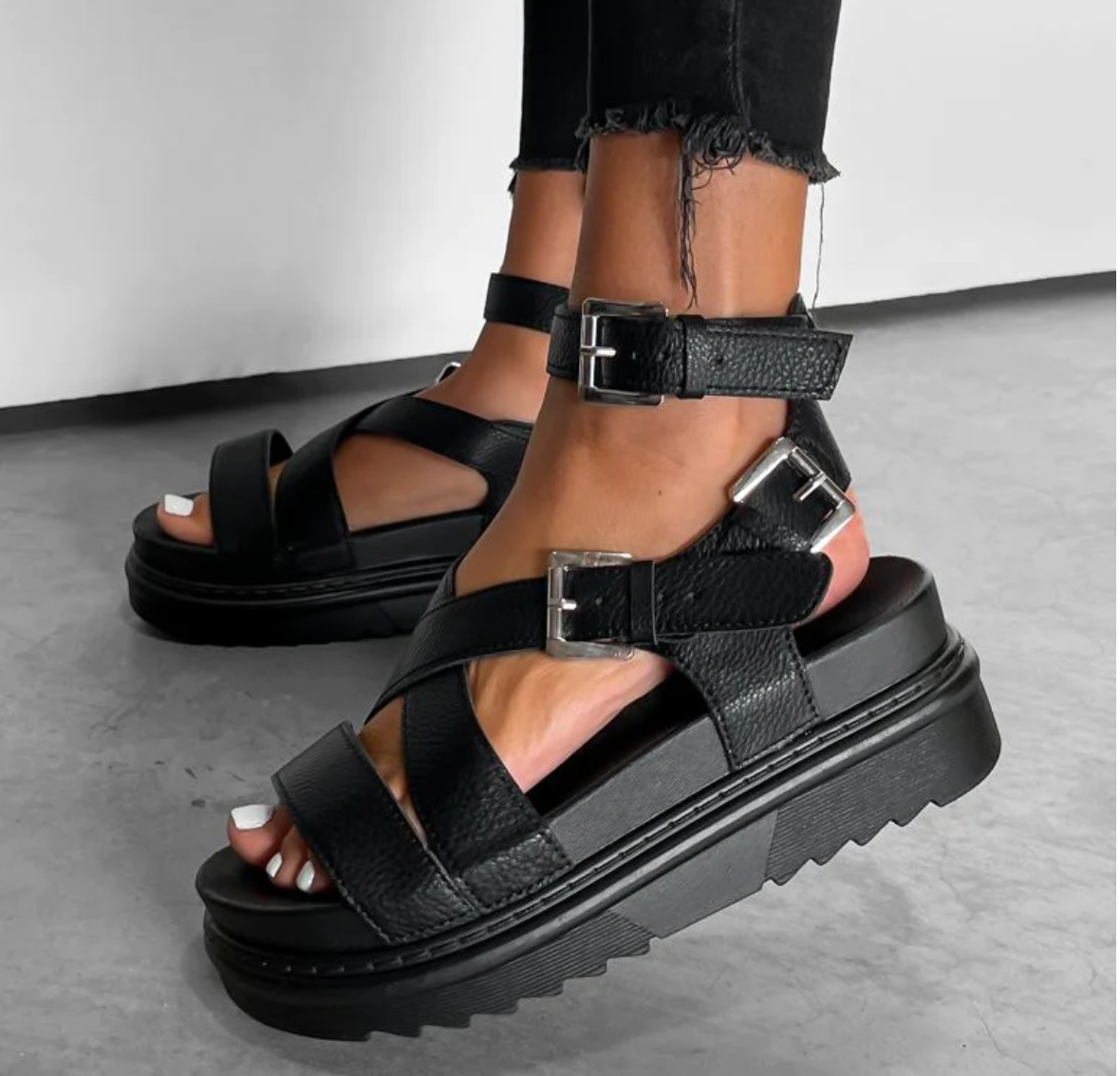 LOLA BLACK CHUNKY SANDAL